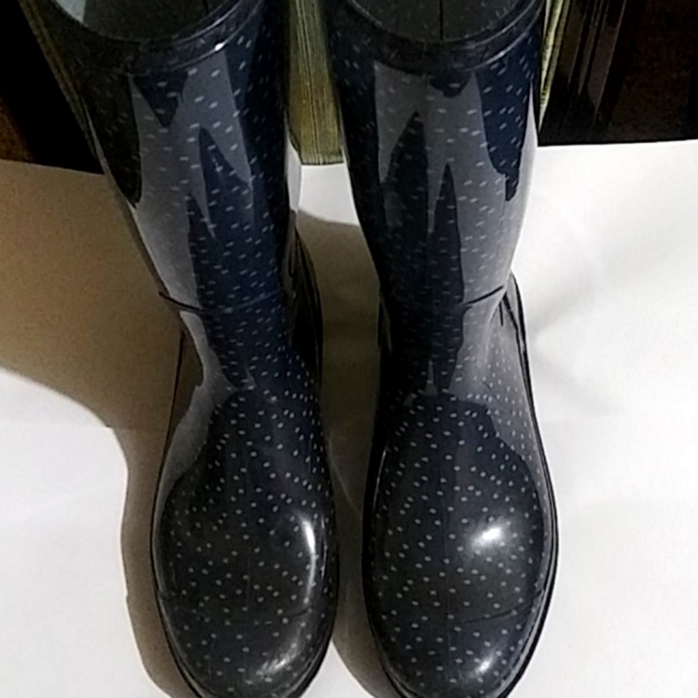 UGG tall ladies rain boot Size 8